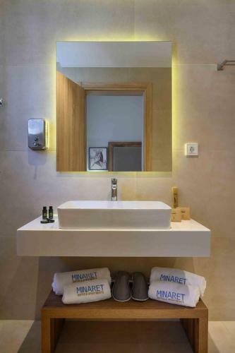 Minaret Suites And Apartments