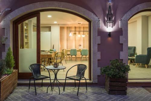Minaret Suites And Apartments