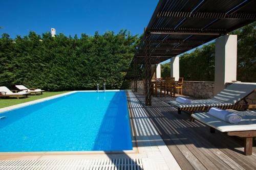Villa Aeriko Homes Of Distinction