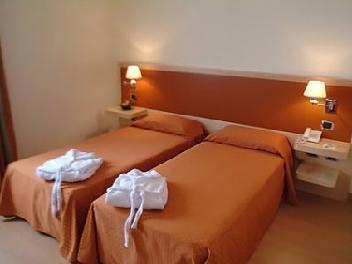 Hotel Idea Roma Cinecitta`