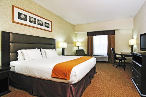 Hotel Holiday Inn Express Ottawa Airport
