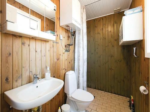 Three-bedroom Holiday Home In Aakirkeby