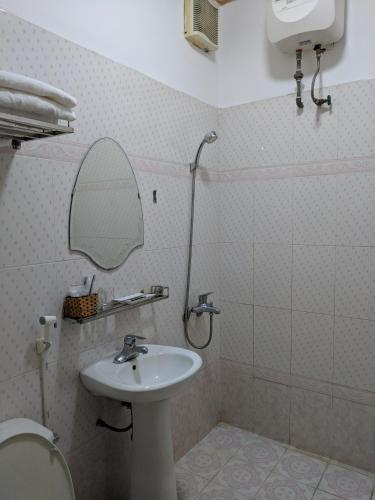 Hotel Kh�ch S?n ??ng Dao