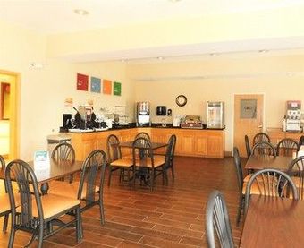Hotel Comfort Inn & Suites