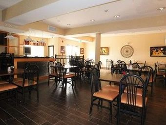 Hotel Comfort Inn & Suites