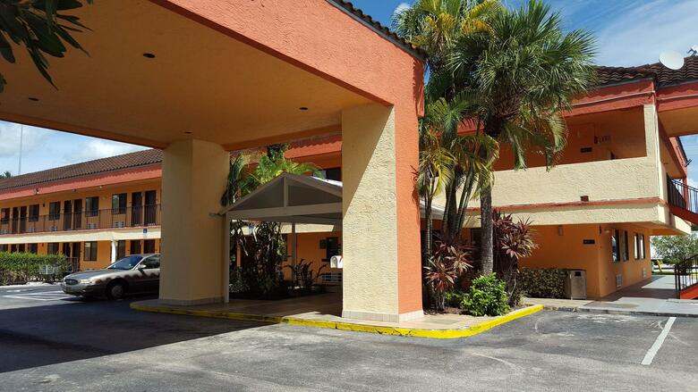 Hotel Super 8 Naples