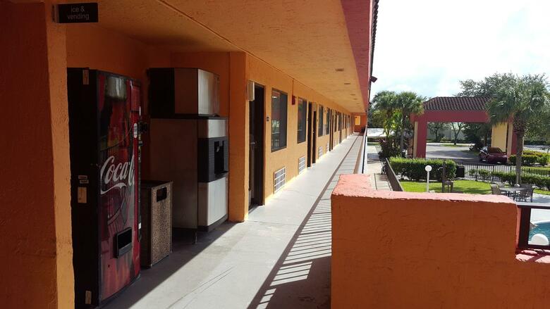 Hotel Super 8 Naples