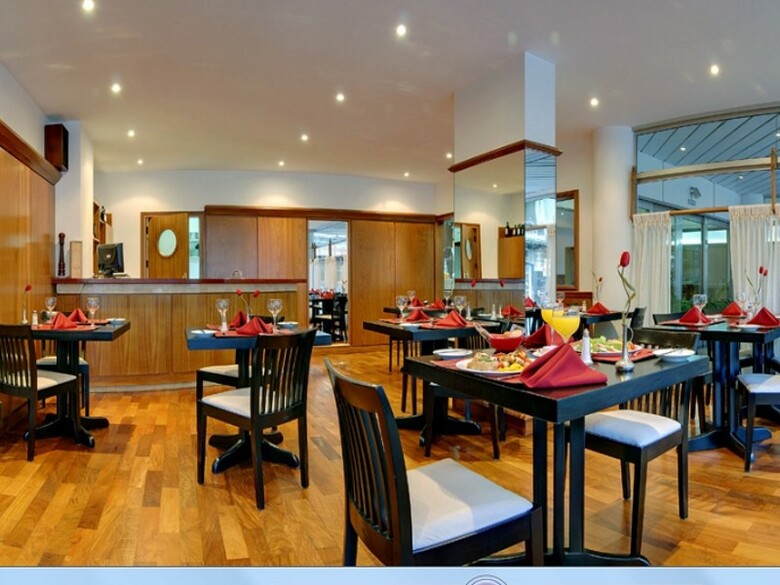 Hotel Balmoral Plaza
