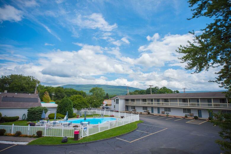 Hotel Best Western Plus New Englander Motor Inn