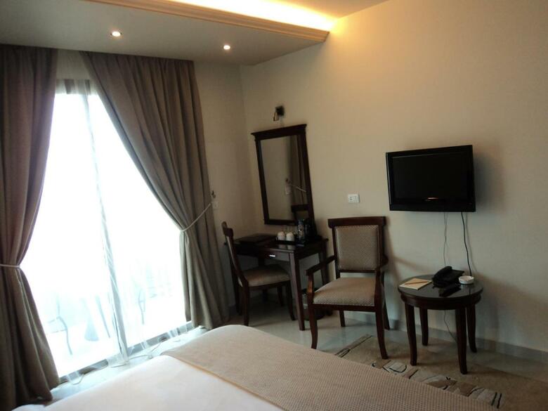 Hotel Midtown Y Suites