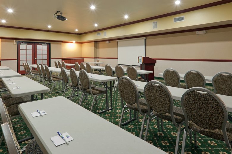 Holiday Inn Express Hotel & Suites Bakersfield Central