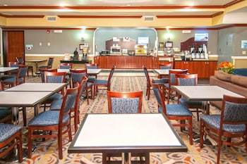 Holiday Inn Express Hotel & Suites Bakersfield Central