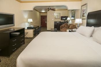 Holiday Inn Express Hotel & Suites Bakersfield Central