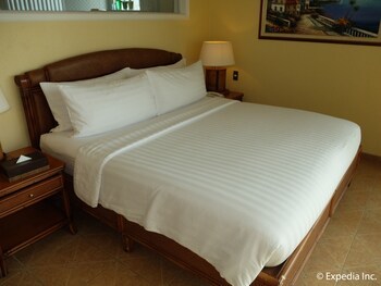 Hotel Monaco Suites De Boracay