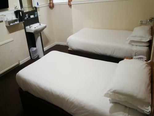 Pension Mclays Guest House
