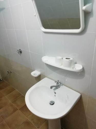 Hostal Elmee Hill Resort & Travels