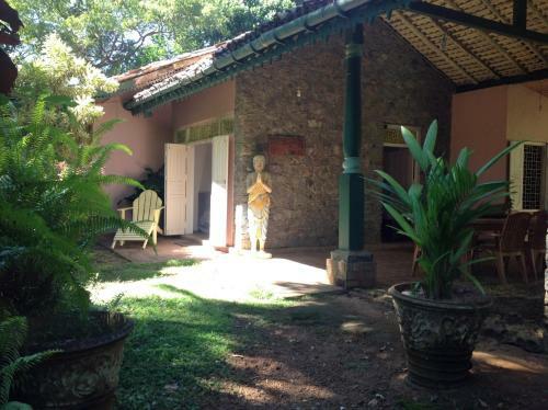 Villa Whispering House