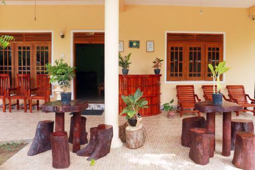Sarath Home Stay And Safari