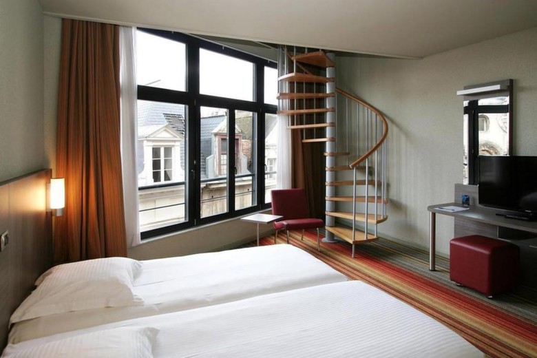 Alma Grand Place Hotel