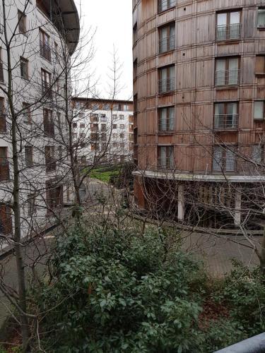 2 Bed Apartment Near The 3 Arena Sleeps 4