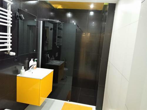 Apartament Exclusive Yellowblack