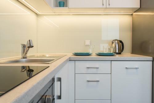 Deluxe Apartments By The Railway Station