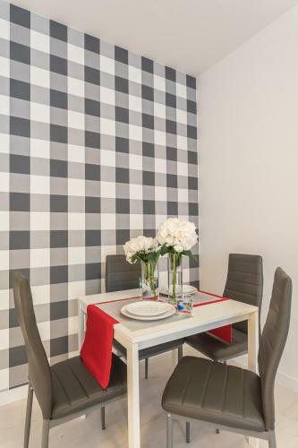 Deluxe Apartments By The Railway Station