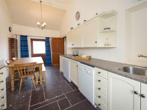 Traditional Farmhouse In Bwlchtocyn Near Beach