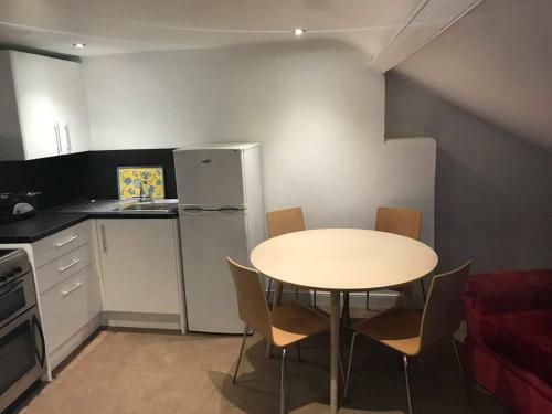 Apartment (3rd Floor) 47 Marine Terrace