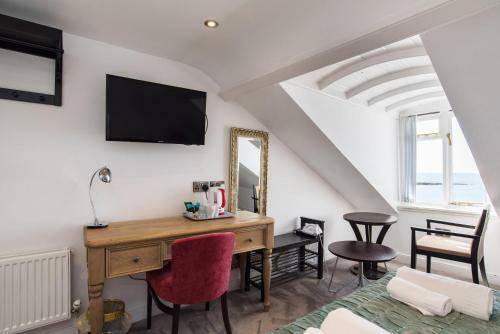 Apartment (3rd Floor) 47 Marine Terrace