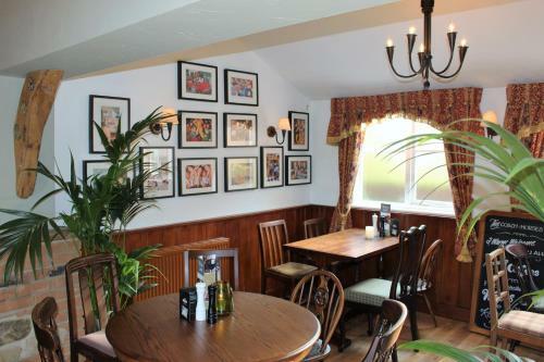 Hotel The Coach And Horses