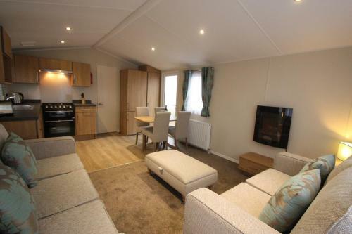 The Trotting Mare Caravan Park - Adults Only