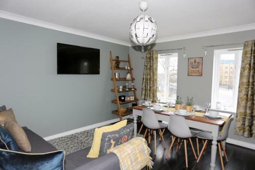 Monkbridge Mews Apartment