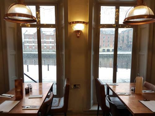 Hostal Lil's Bar And Bistro