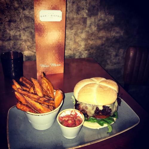 Hostal Lil's Bar And Bistro