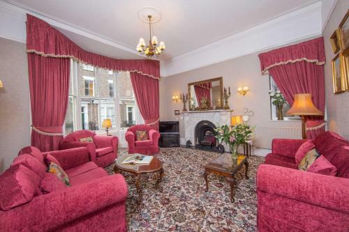 Hotel Alhambra Court