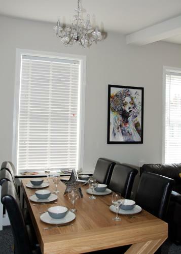 Holgate Premier 3 Bedroom Apartment