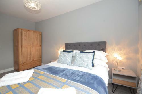 Apartamento Froghall Suites