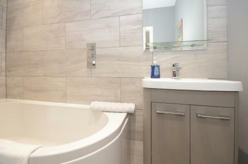 Apartamento Froghall Suites