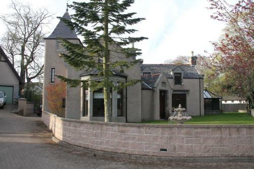 Villa Baronial Style Luxury House