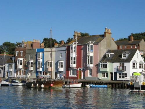 Fuchsia's Edge, Weymouth
