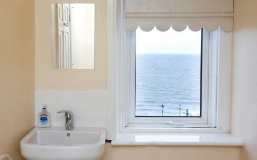 Hostal Riviera Guesthouse
