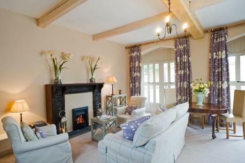 Courtyard Cottages - Combermere Abbey Estate