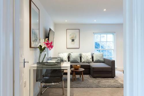 Hampden Apartments - The Louis