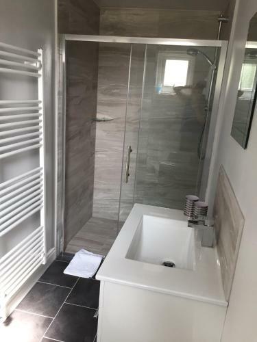 Hostal Linden Tree Holiday Apartments