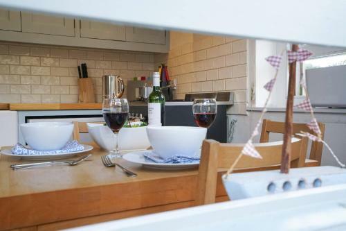 1 South Cottages With Guest Wing