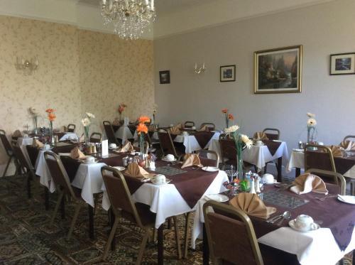 Hostal Coombe Court Hotel