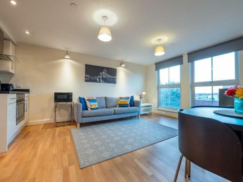 Amazing Slough Centre Apartment