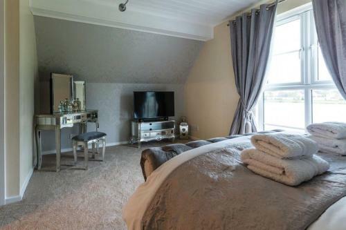 Villa Luxury 3 Bed Home By The Lake