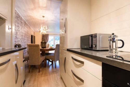 Villa Luxury 3 Bed Home By The Lake
